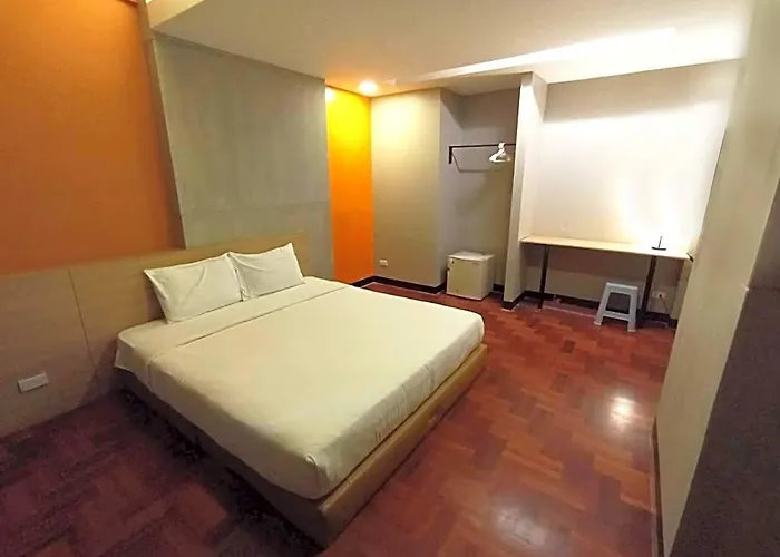Go Silom Bts Surasak Hotel Bangkok