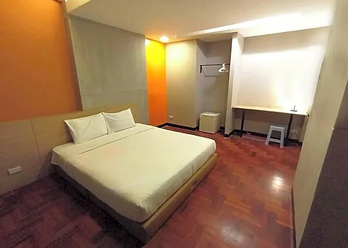 Go Silom Bts Surasak Hotel